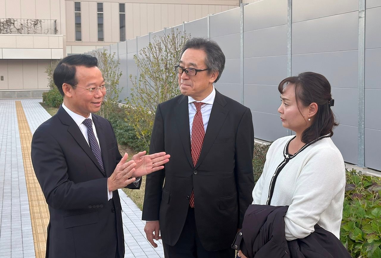 Minister Do Duc Duy visits Meguro Incineration Plant (Japan)