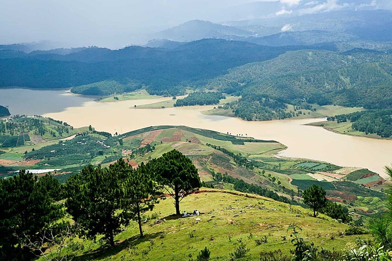 Discover the majestic beauty of Langbiang mountain in Da Lat, Vietnam