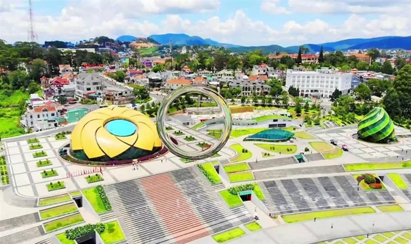 Lam Vien square: The stunning symbol of Dalat, the city of a thousand flowers