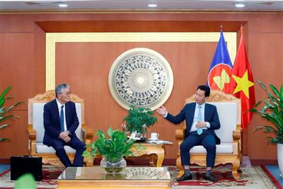 Minister Dang Quoc Khank works with international partners on sustainable development cooperation